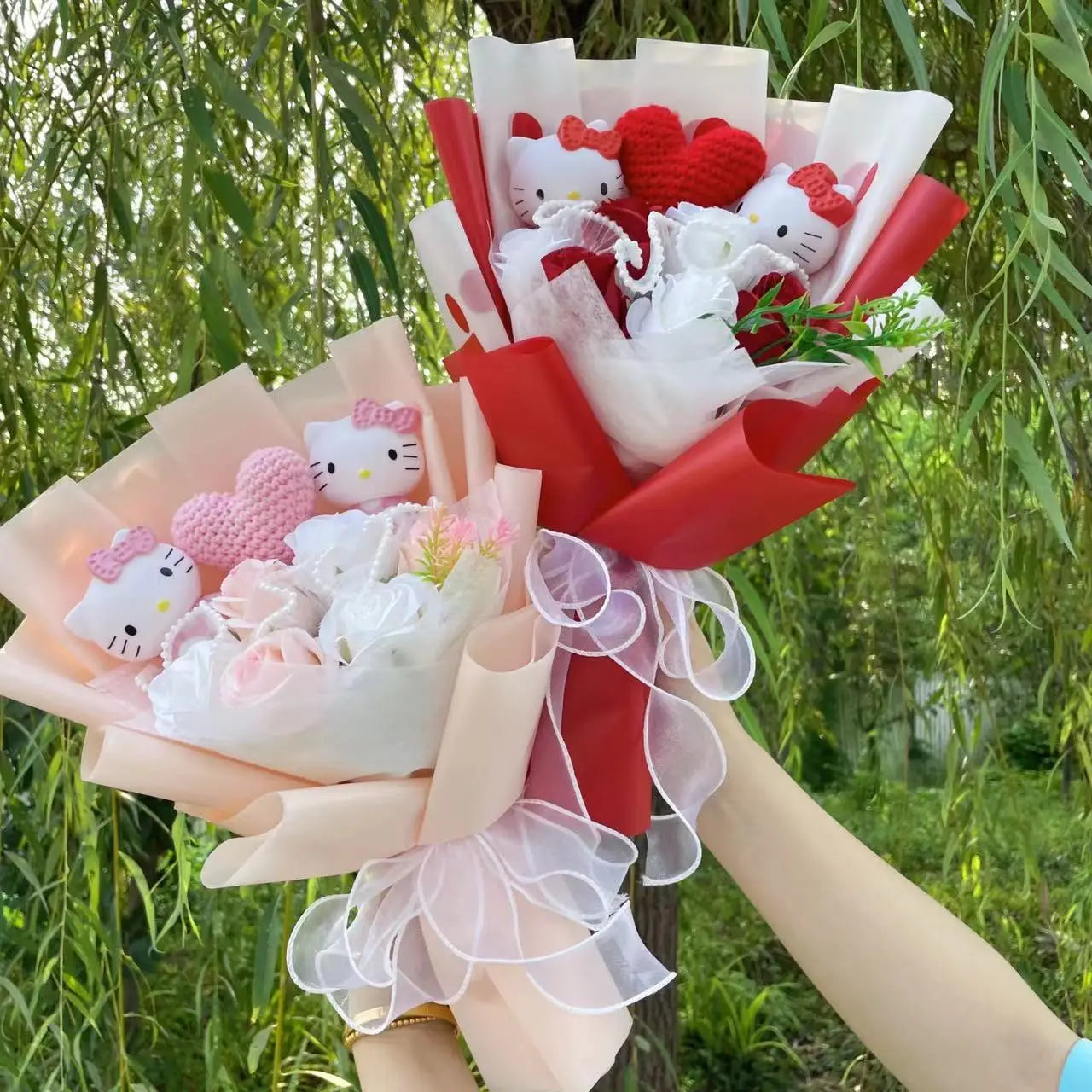 Hello Kitty Sanrio Doll Bouquet with Artificial Flowers – Adorable Gift for Christmas, Valentine’s Day, Birthdays & Graduations