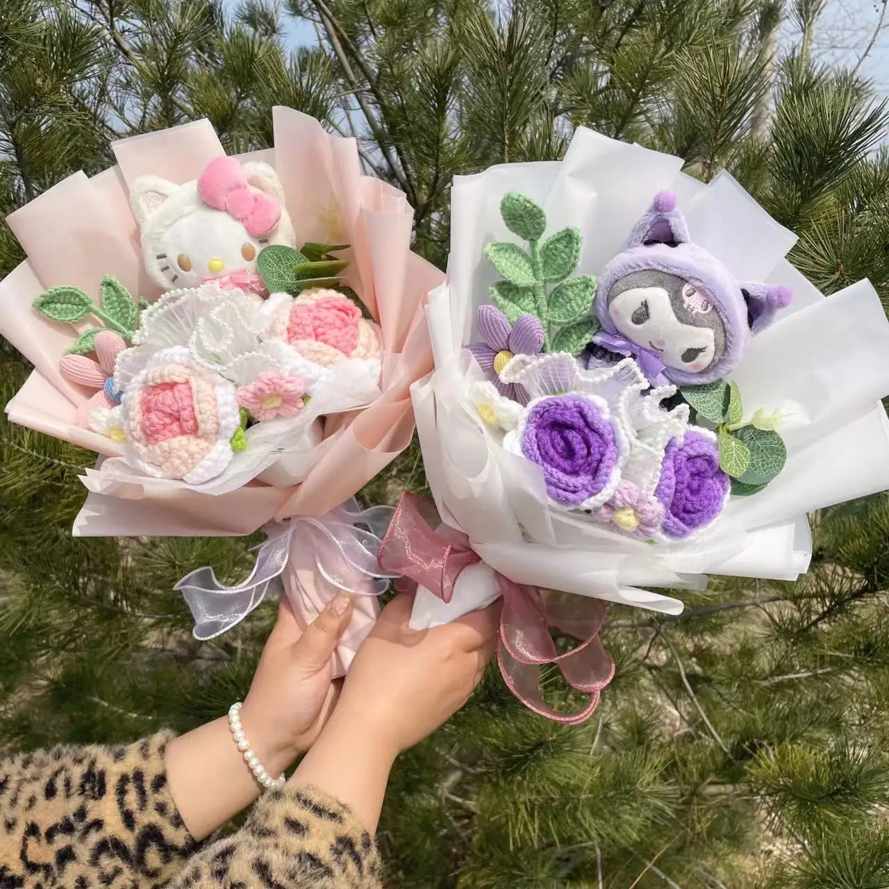 Hello Kitty Sanrio Doll Bouquet with Artificial Flowers – Adorable Gift for Christmas, Valentine’s Day, Birthdays & Graduations