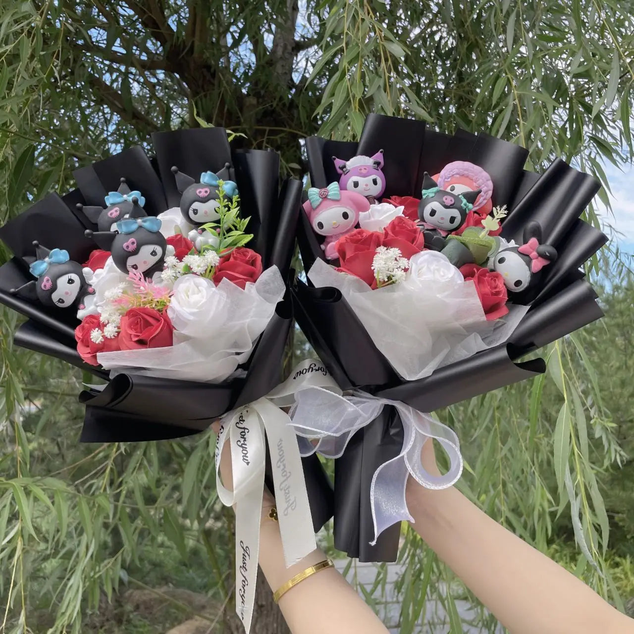 Hello Kitty Sanrio Doll Bouquet with Artificial Flowers – Adorable Gift for Christmas, Valentine’s Day, Birthdays & Graduations